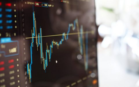 39.5万专家撑起一个IPO？凯盛融英二次递表港交所