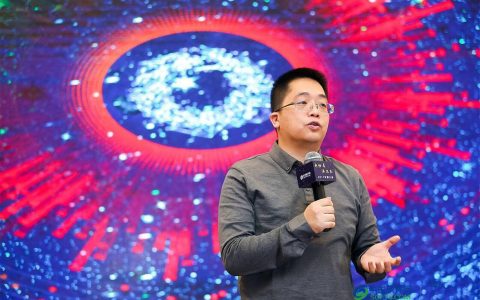 VC 退潮以后，SaaS 应保持高增长，还是收缩去赚钱？