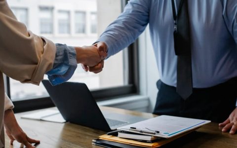 泛微网络科技股份有限公司2023年度业绩分析：挑战与机遇并存