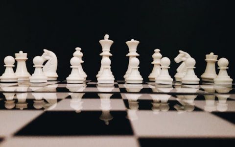 突然推千问，阿里是怎么思考的？