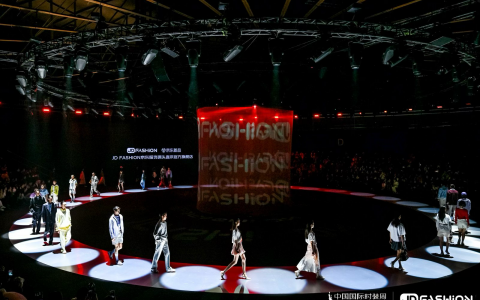 中国国际时装周开幕后首场大秀，京东服饰携15家服饰大牌、5大超级面料惊艳亮相