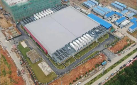 万国数据二季度扭亏为盈，上调全年指引并增加资本开支至100亿元