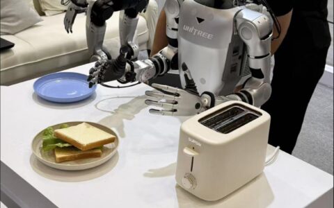 2026世界机器人大会观察：具身智能融资超900亿元，但离iPhone时刻仍有距离